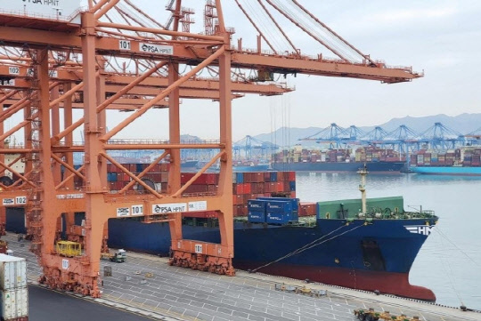 HMM 컨테이너선 <HMM 제공>